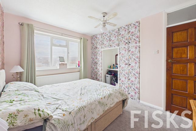 12, Hilverson Way, Canvey Island photo 3