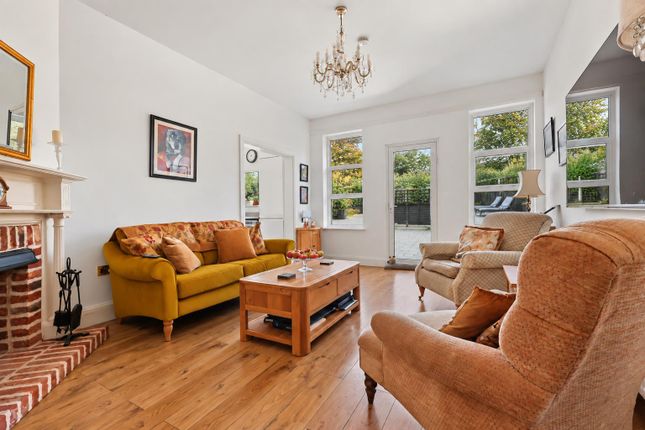 50, Aldermans Hill, Hockley photo 4