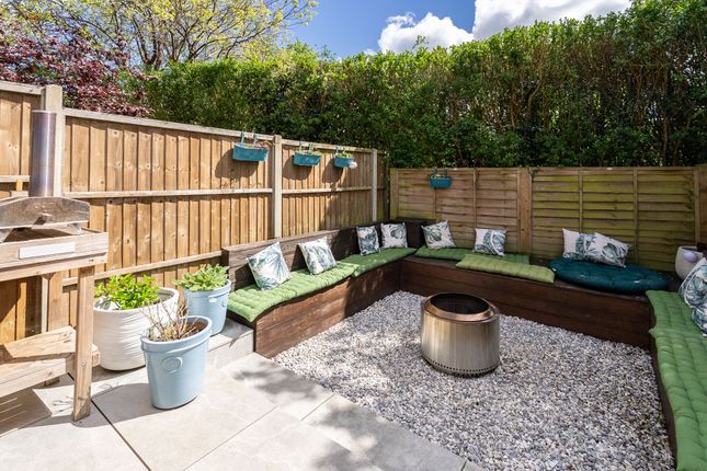 2, Paddock Close, Dorking photo 4