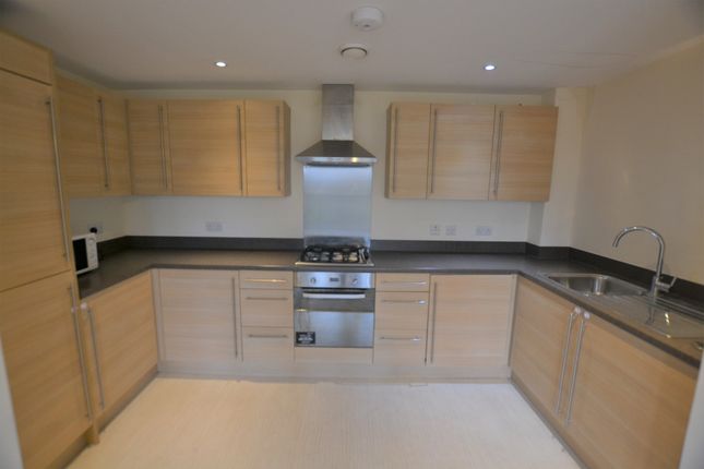 Thumbnail Flat to rent in Onyx Crescent, Leicester