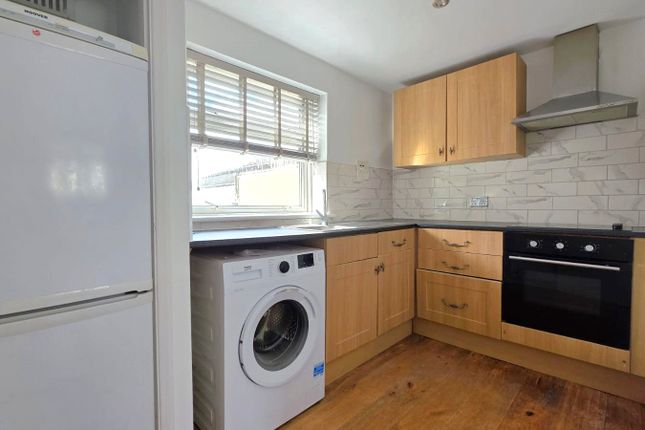 Flat 1,, Bank House, Horley photo 3