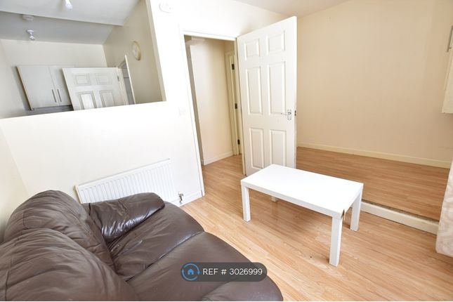 Flat, Crescent Road, Luton photo 4