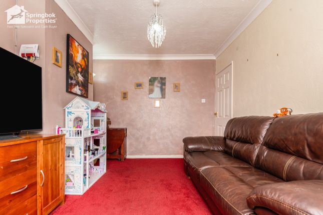 44, Dove Crescent, Harwich photo 3