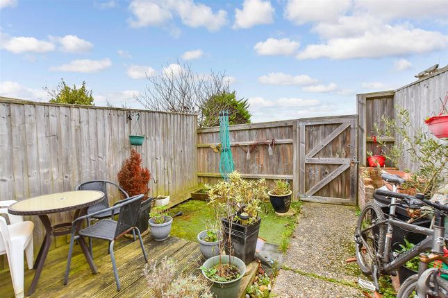 22, Lanes End, Totland Bay photo 2