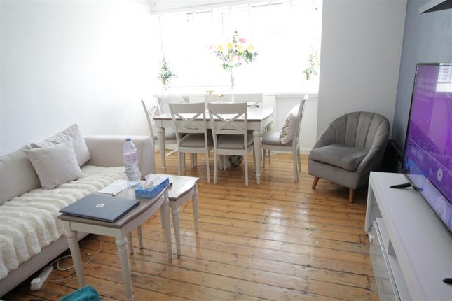 Flat 21, Brockwell Court, Effra Road, London photo 4