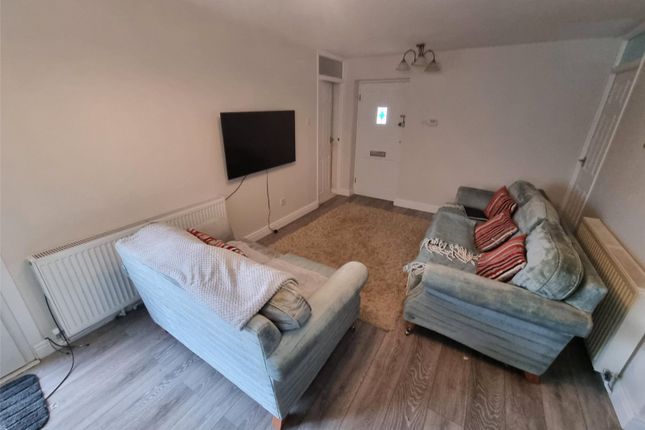 2 Chulmleigh Court,, Gordon Road, Brentwood photo 4