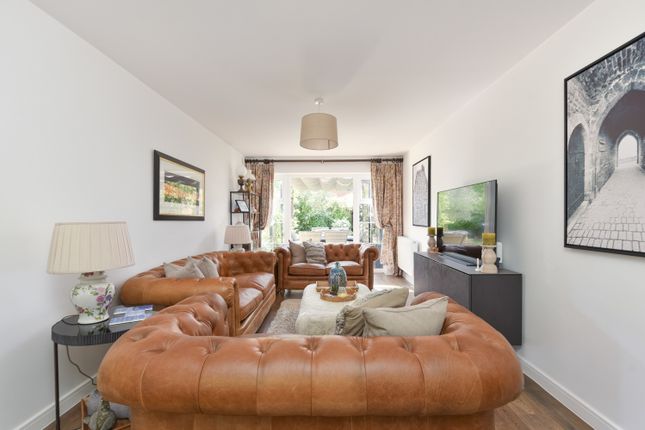 2 Hinxhill Road, Willesborough, Kent photo 4