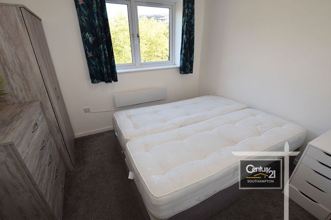 Flat 3,  41, Canute Road, Southampton photo 4
