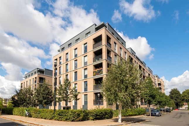 Flat for sale in Denman Avenue, Southall