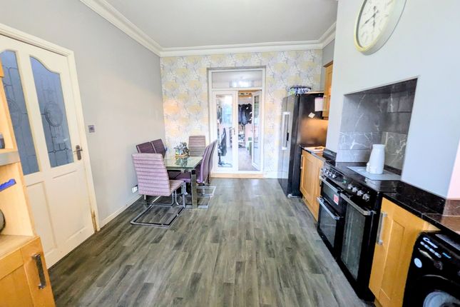 12, Wyke Crescent, Bradford photo 4