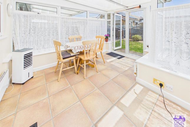 52, Vidgeon Avenue, Hoo photo 3