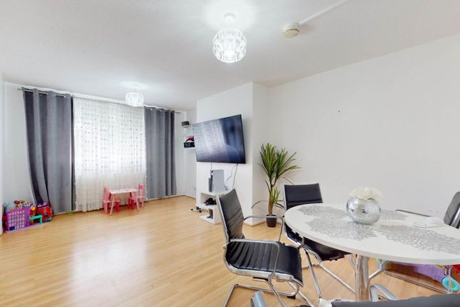 Thumbnail Flat for sale in Hazelmere Drive, Ealing, Northolt