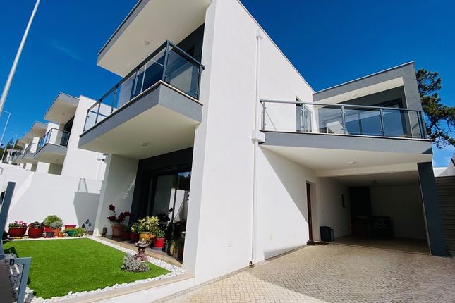 Terraced house for sale in Salir Do Porto, Costa De Prata, Portugal
