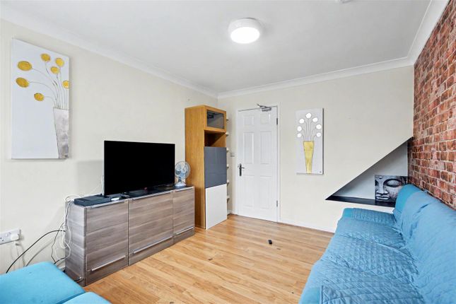 34, Myrtle Grove, Nottingham photo 4