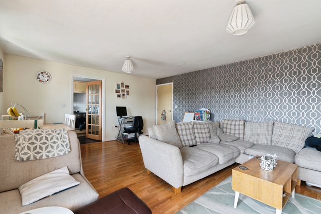 Flat 18, Kingfisher Heights,, Hogg Lane, Essex photo 2