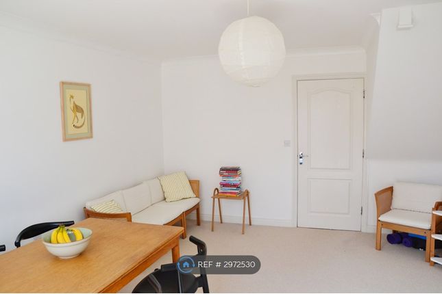 Bullen Close, Longstanton, Cambridge photo 2