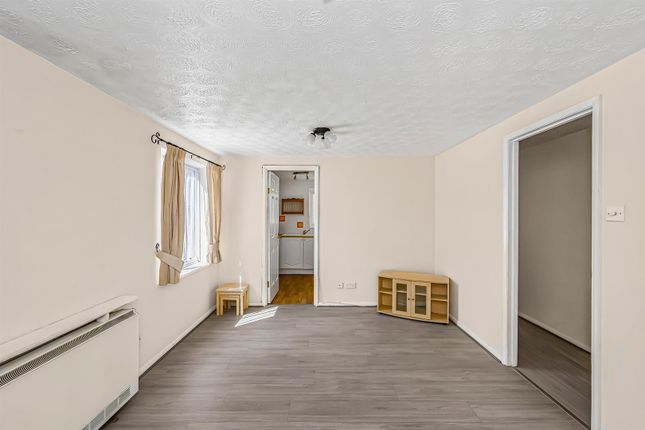 33, Mandeville Court, Chingford photo 4