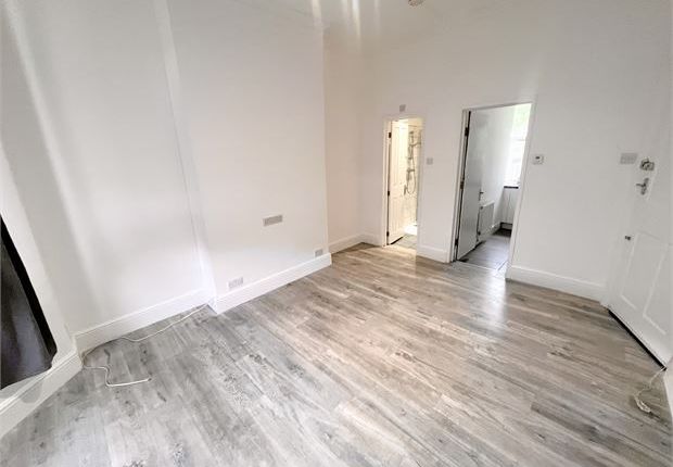 Flat to rent in Hither Green Lane, Hither Green, London