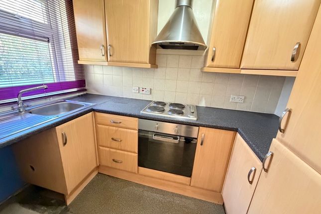 21, Smallthorn Place, Swadlincote, Derbys photo 3