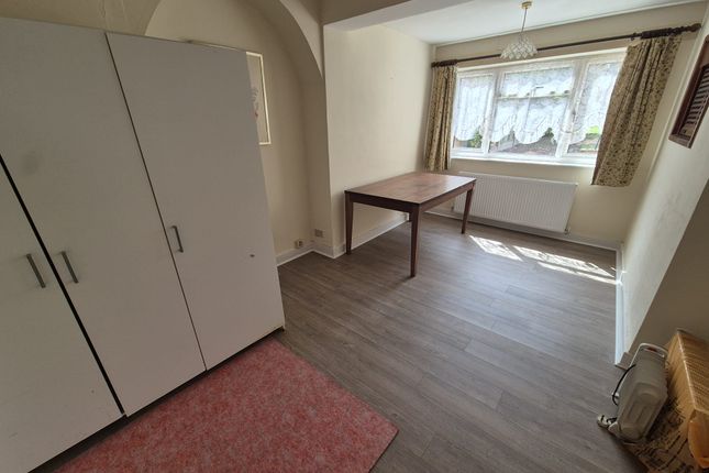 28, Parker Drive, Leicester photo 3