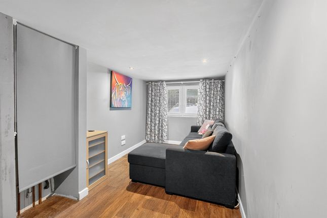 Gigha Crescent, Irvine photo 3