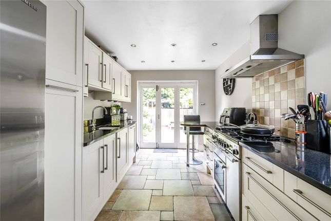 31, Albion Road, Surrey photo 2
