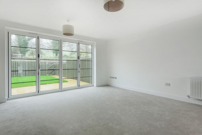 14, Beatrice Webb Lane, Stonehouse photo 4