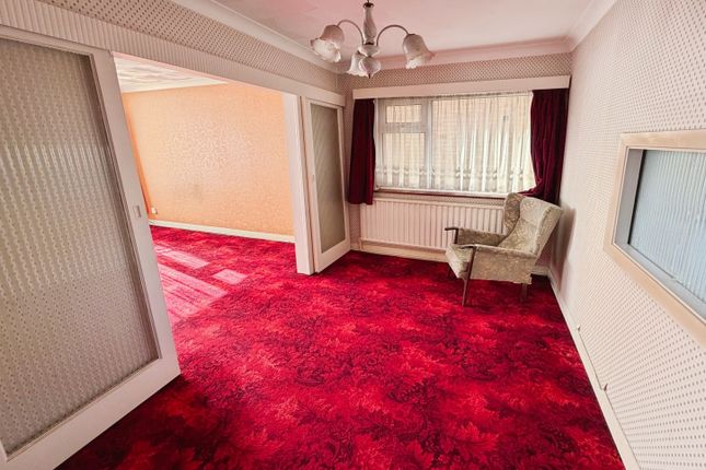 40, Waverley Gardens, GRAYS photo 4