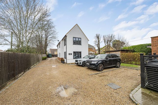 1-bed flat on 9 The Beeches, Oakley Green, Windsor, £275,000