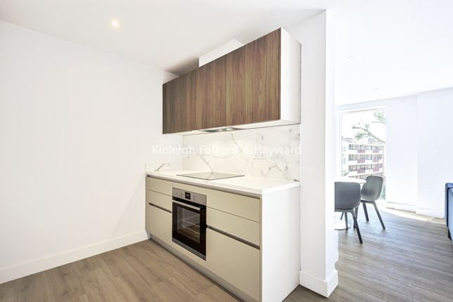 8,, Cavell Court, London photo 2