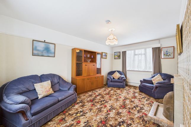 14 Elizabeth Road, High Wycombe photo 4