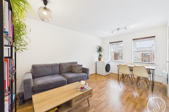 24, Whitehall Drive, Leeds photo 3