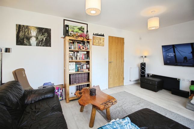 8, Hutton Road, Leeds photo 4