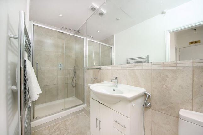 Flat 2, 35, The Park, W5 photo 4