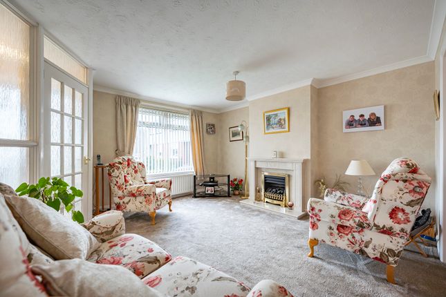 35 Cander Rigg, Bishopbriggs photo 2