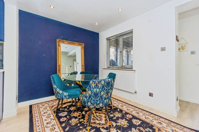 Rowanswood Drive, Greater Manchester photo 3