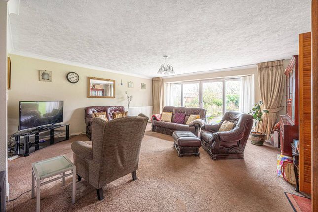 3-bed detached on Tintern Gardens, Southgate, £900,000