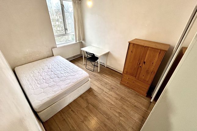 R3, Flat 25, Old Church Road, London photo 3