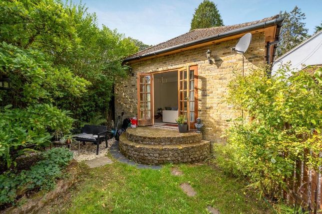 2-bed house on Little Melrose, Windlesham, £1,750/mo