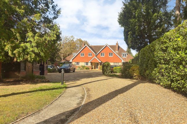 2-bed house on Vicarage Hill, Surrey, £405,000