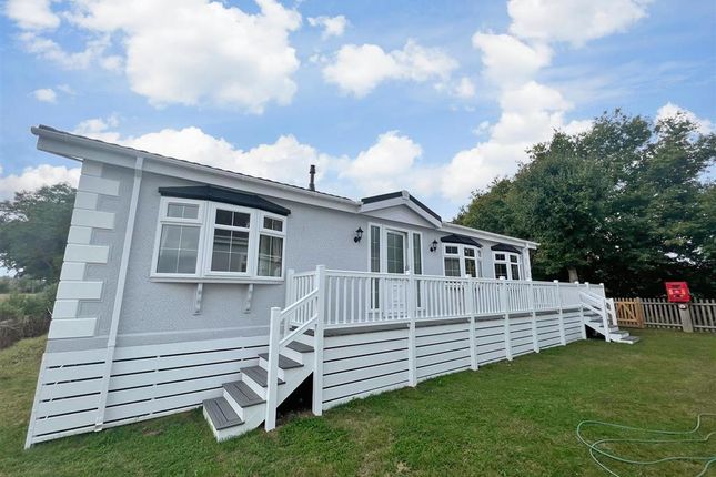Thumbnail Mobile/park home for sale in Hampstead Lane, Yalding, Maidstone, Kent