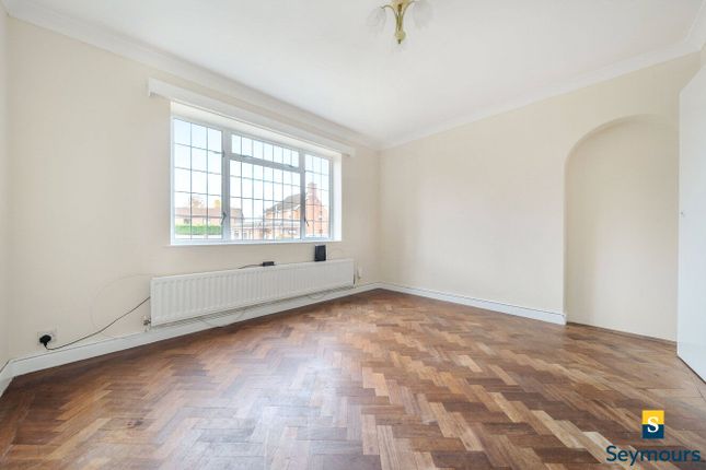17, Applegarth Avenue, Surrey photo 4