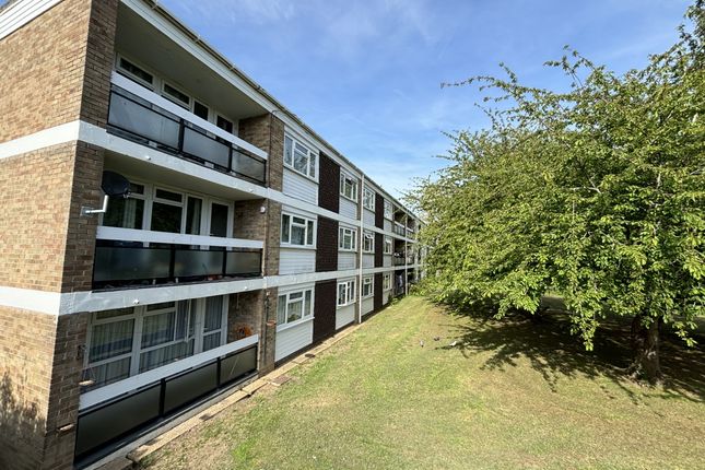 Flat to rent in Frencham Close, Canterbury