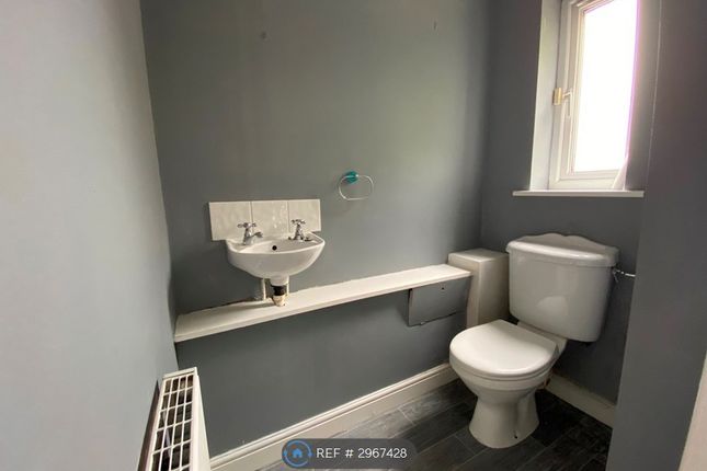 A Canterbury Close, Atherton, Manchester photo 5