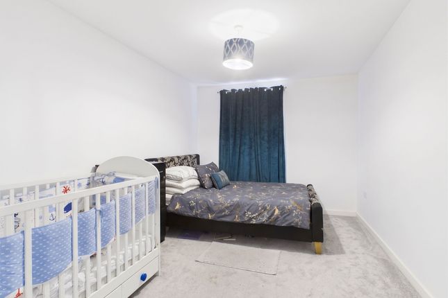 Flat 2, 24 Starboard Crescent, Chatham photo 2