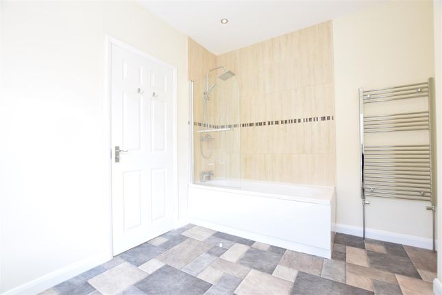 27, Gladstone Road, Scarborough photo 4