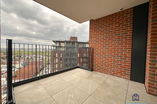 Shearwater Drive, London photo 2