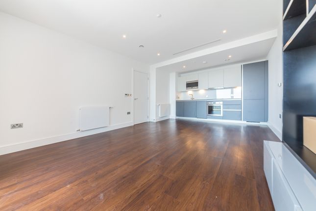 Flat to rent in Maine Tower, 9 Harbour Way, Canary Wharf, London