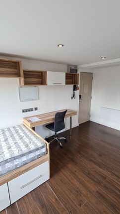 Room to rent in Thornhill Crescent, Sunderland