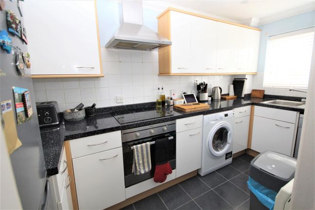 Flat 5 Baldwin Court, Longfield Road, Twyford photo 3